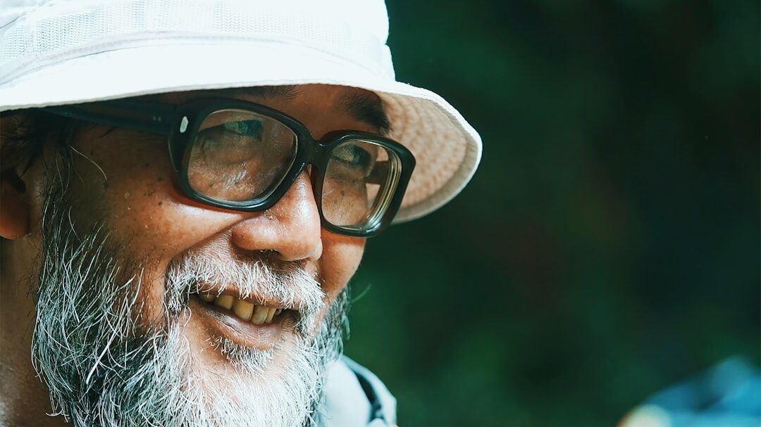 Portrait of a smiling senior man wearing glasses