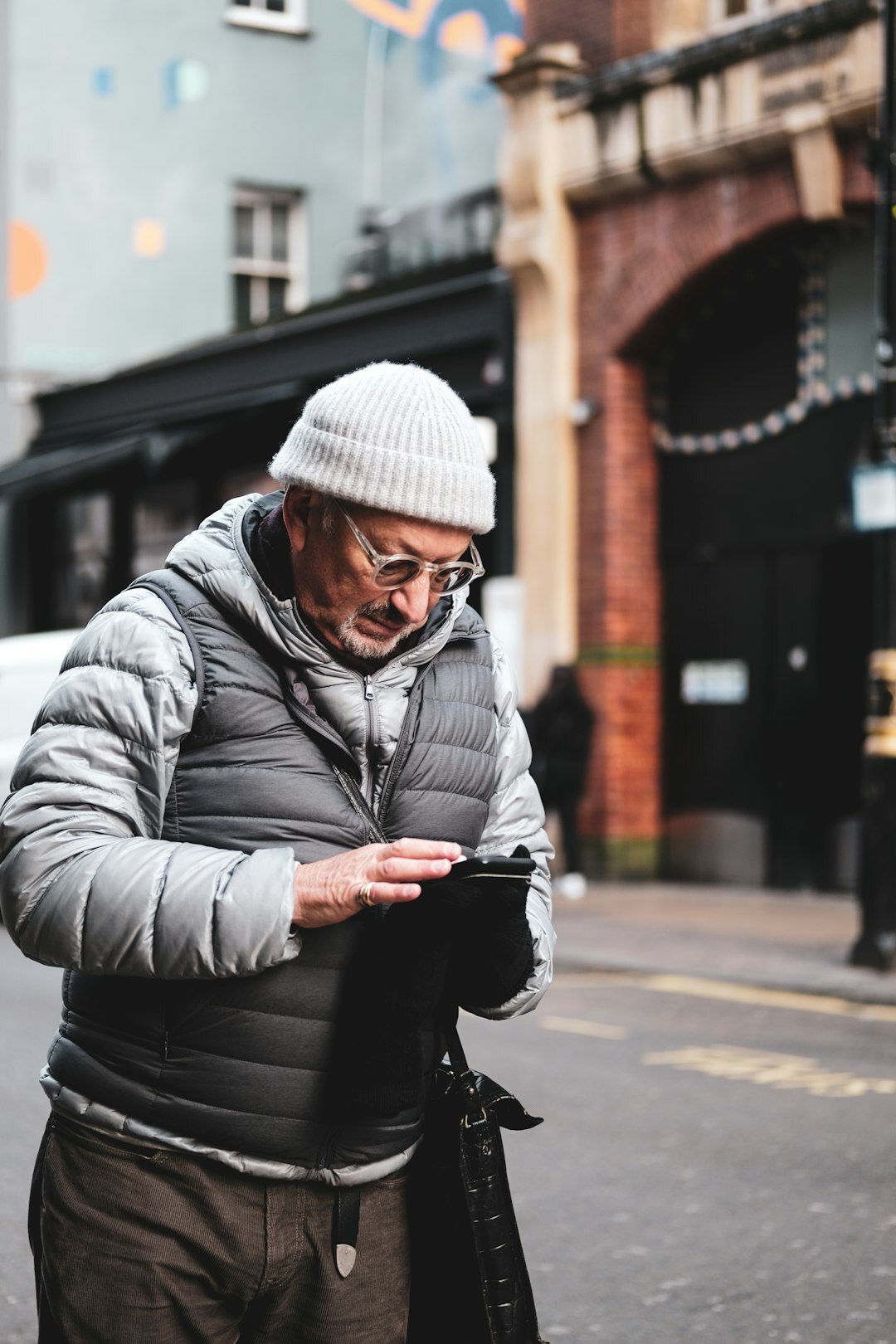 senior using tablet